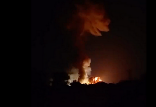 Яскраві спалахи у небі: серія вибухів пролунала у Саратові та Енгельсі